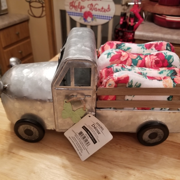 Pioneer Woman "INSPIRED" decor - Picture 1 of 4